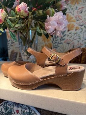 Dansko “Sam” Women's Strappy Clogs in Sand Dollar - Size 39 (8- 8.5)